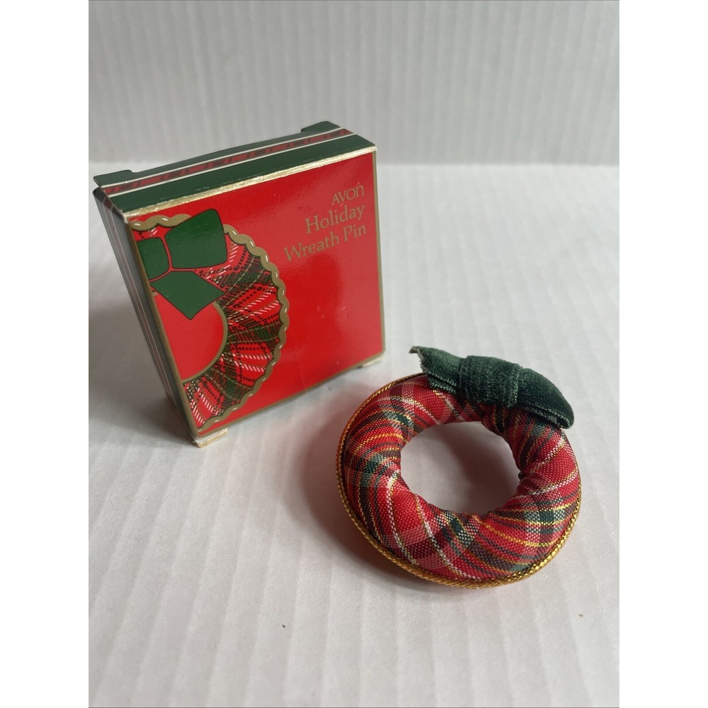 Christmas PIN Avon Holiday Wreath Pin (Cloth) Circa 1984 In Box